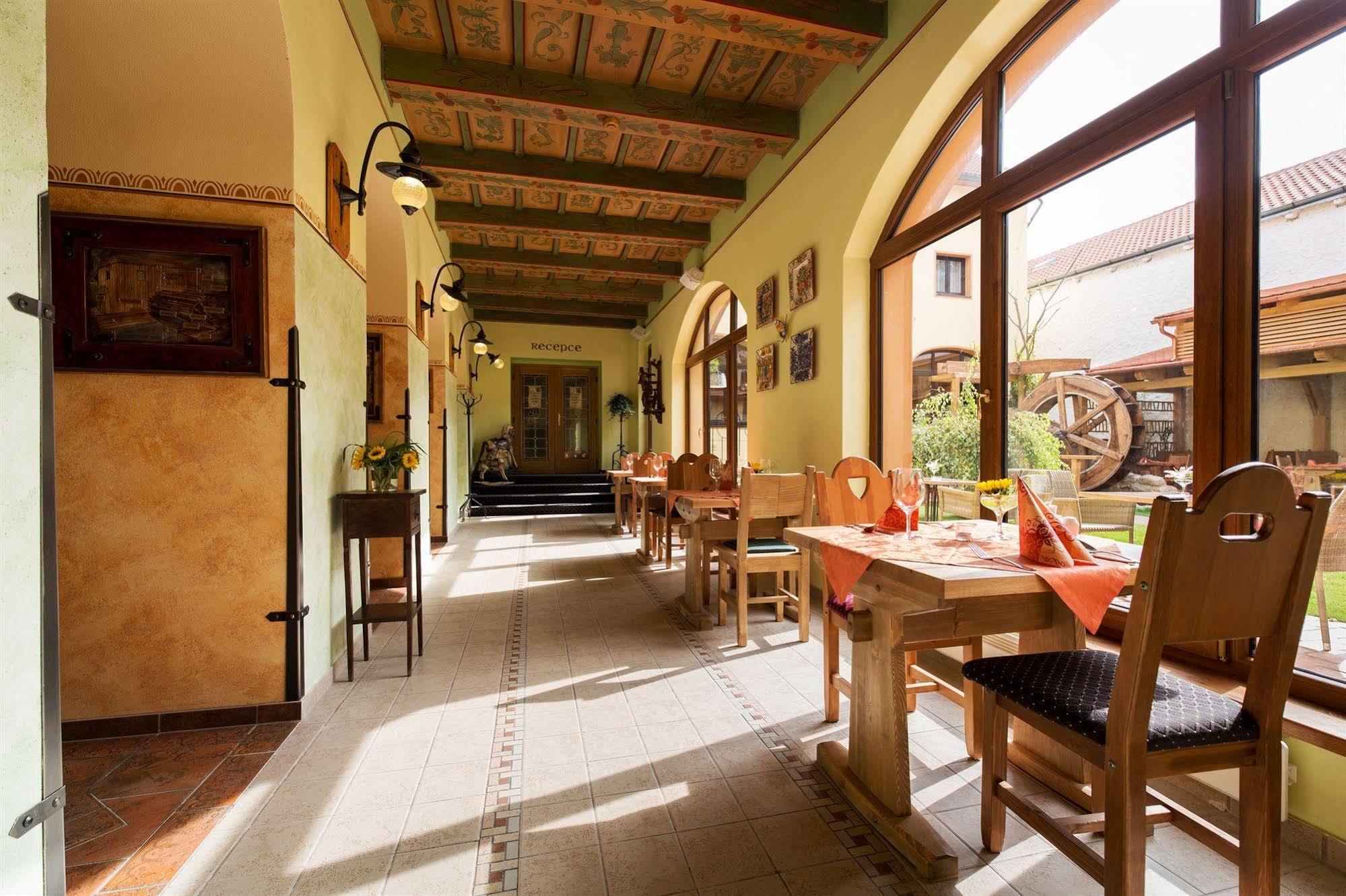 Hotel Selsky Dvur - Bohemian Village Courtyard Πράγα Εστιατόριο φωτογραφία