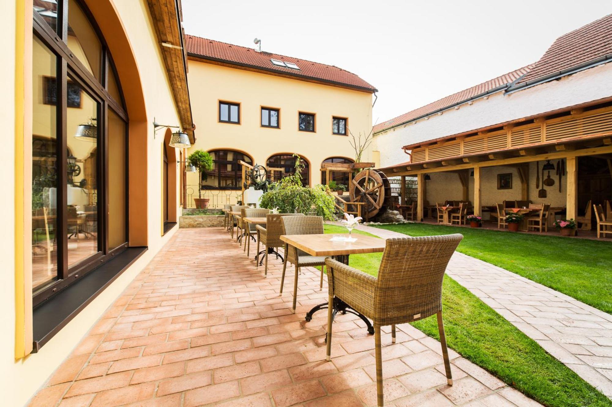 Hotel Selsky Dvur - Bohemian Village Courtyard Πράγα Εξωτερικό φωτογραφία