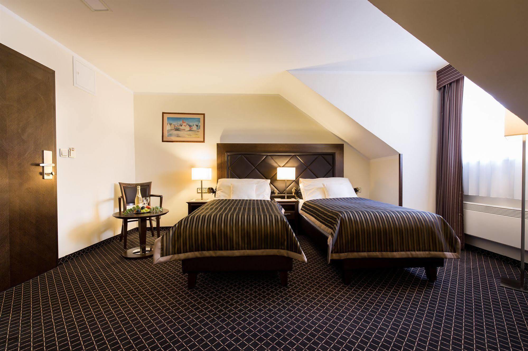 Hotel Selsky Dvur - Bohemian Village Courtyard Πράγα Δωμάτιο φωτογραφία